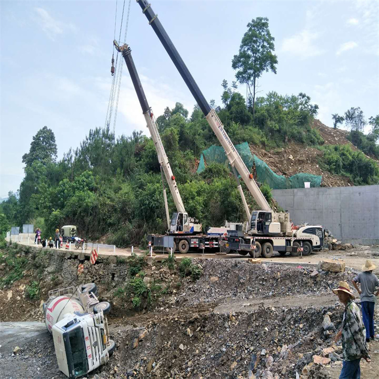 石家庄新华汽车掉沟里叫吊车救援要多少钱