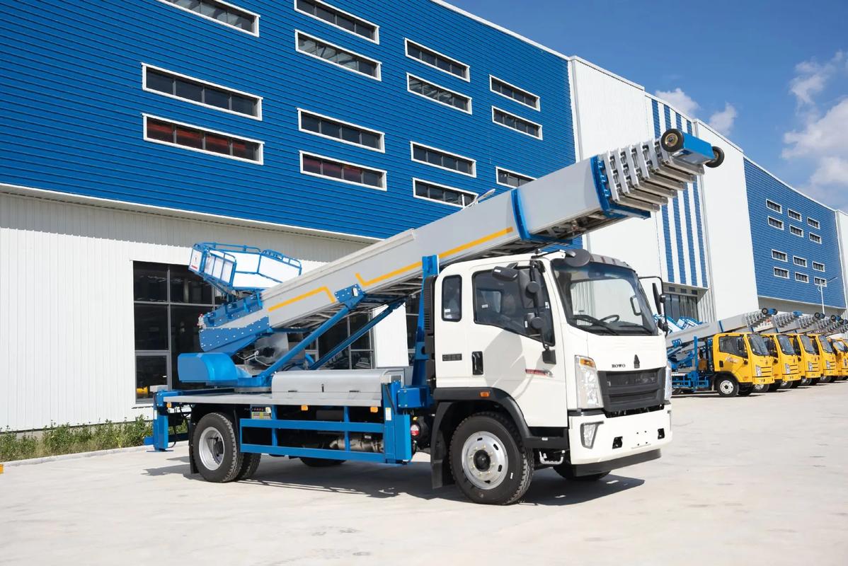 石家庄新华出租云梯车高空作业车 建筑垃圾搬运